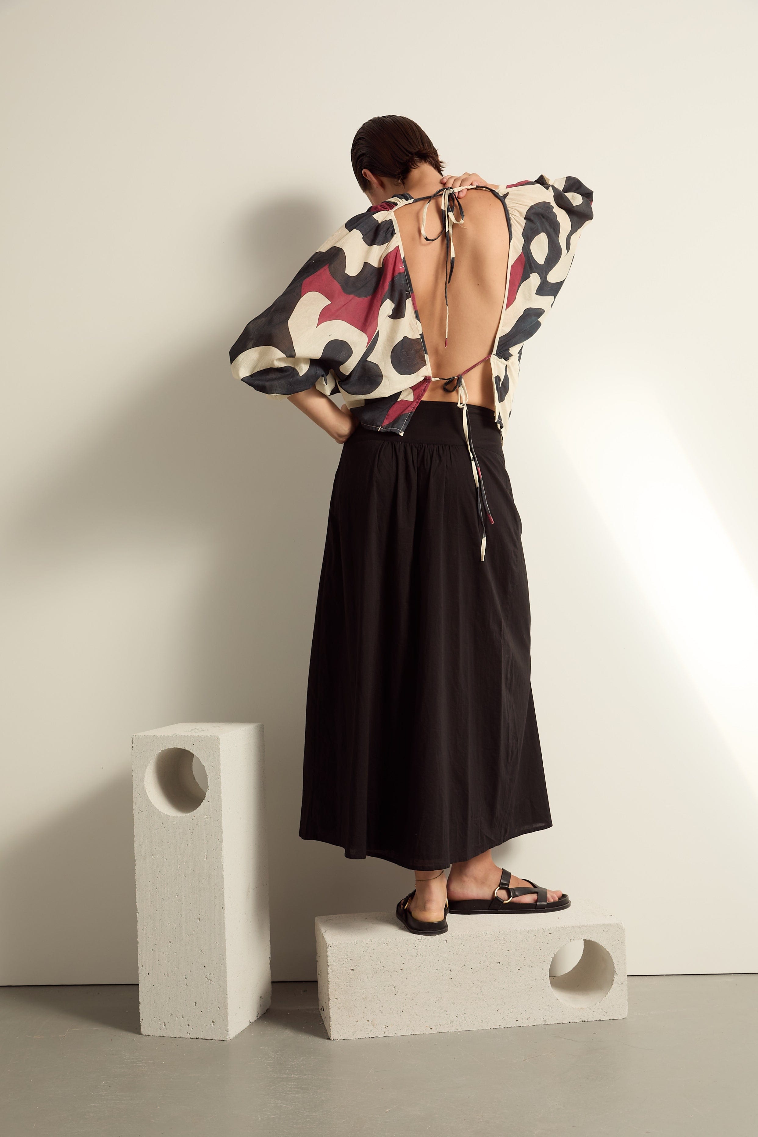 TOP DIVYA DOS NU IMPRIME RODEO - BLACK