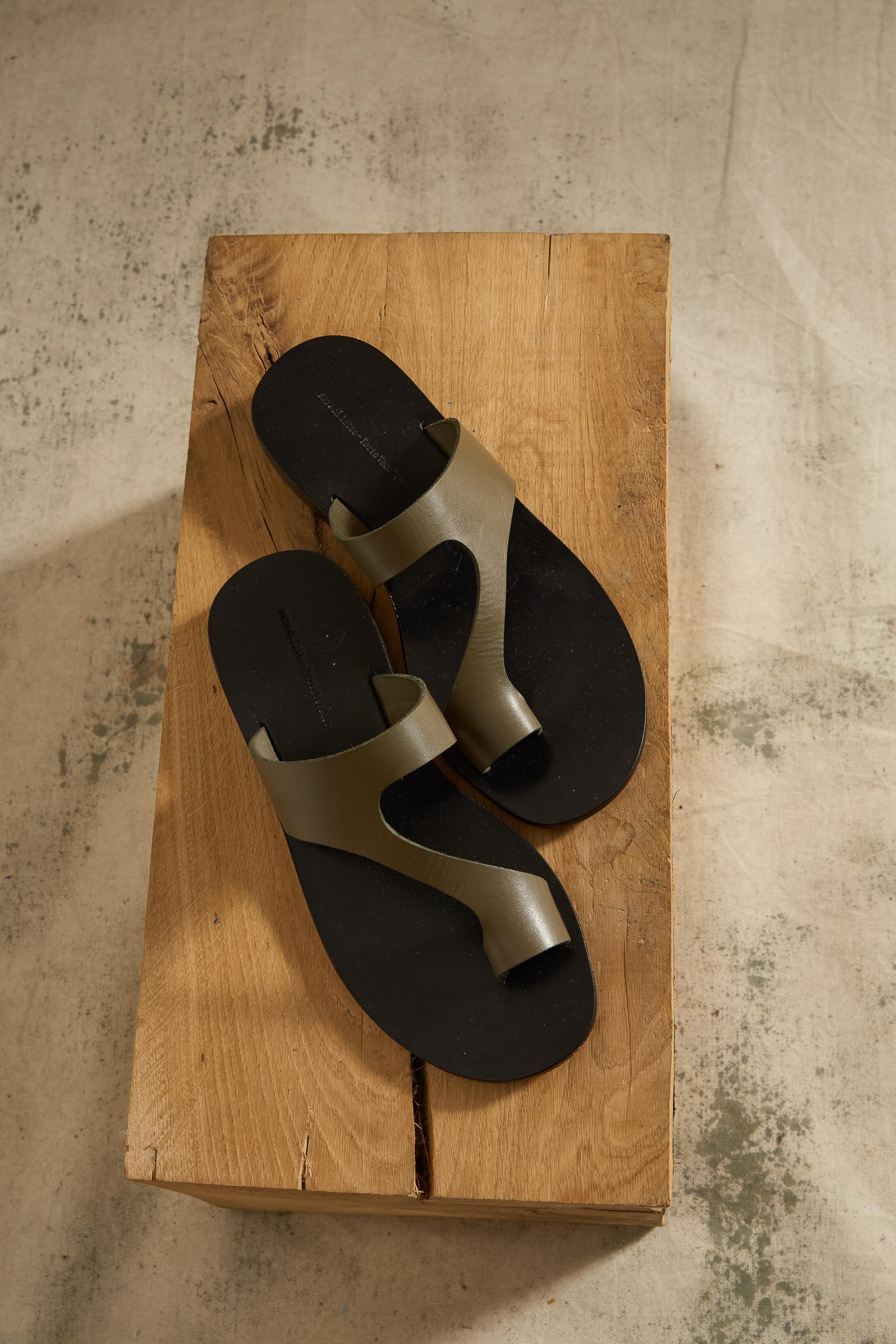SANDALES EN CUIR ITAK - BLACK / DARK AMBER