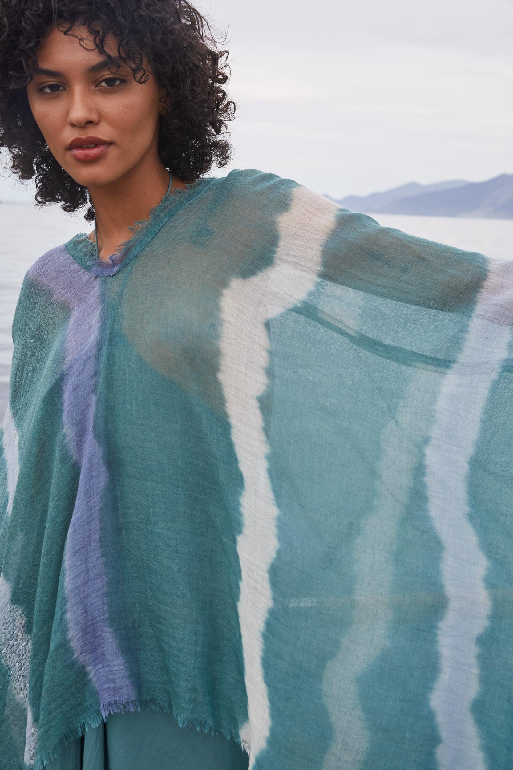 PONCHO RAFAELE TIE AND DYE ETAMINE DE LAINE - LAGON