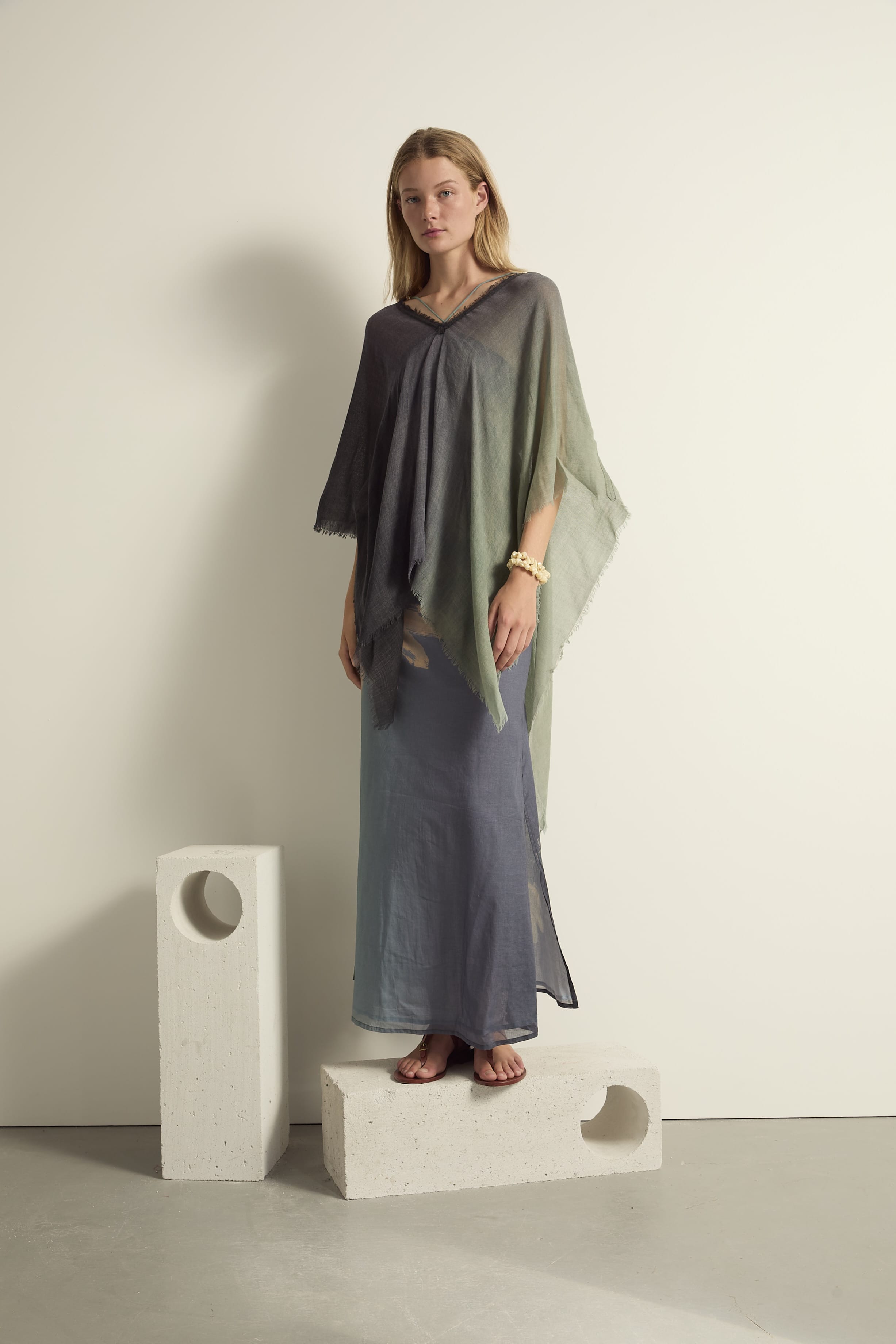 PONCHO COURT RAFAELE SUNRISE ETAMINE DE LAINE - BLUE