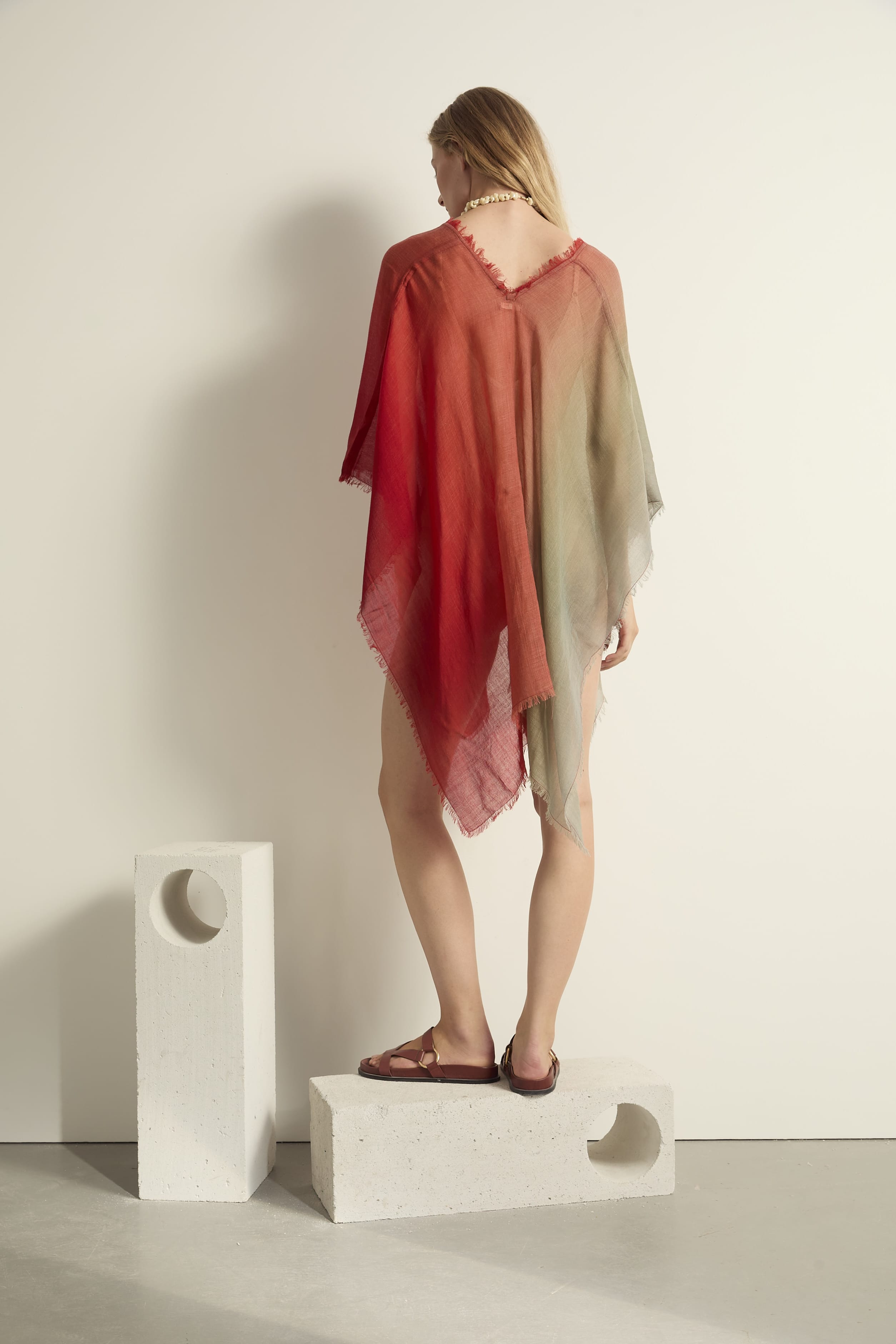 PONCHO COURT RAFAELE SUNRISE ETAMINE DE LAINE - CORAIL