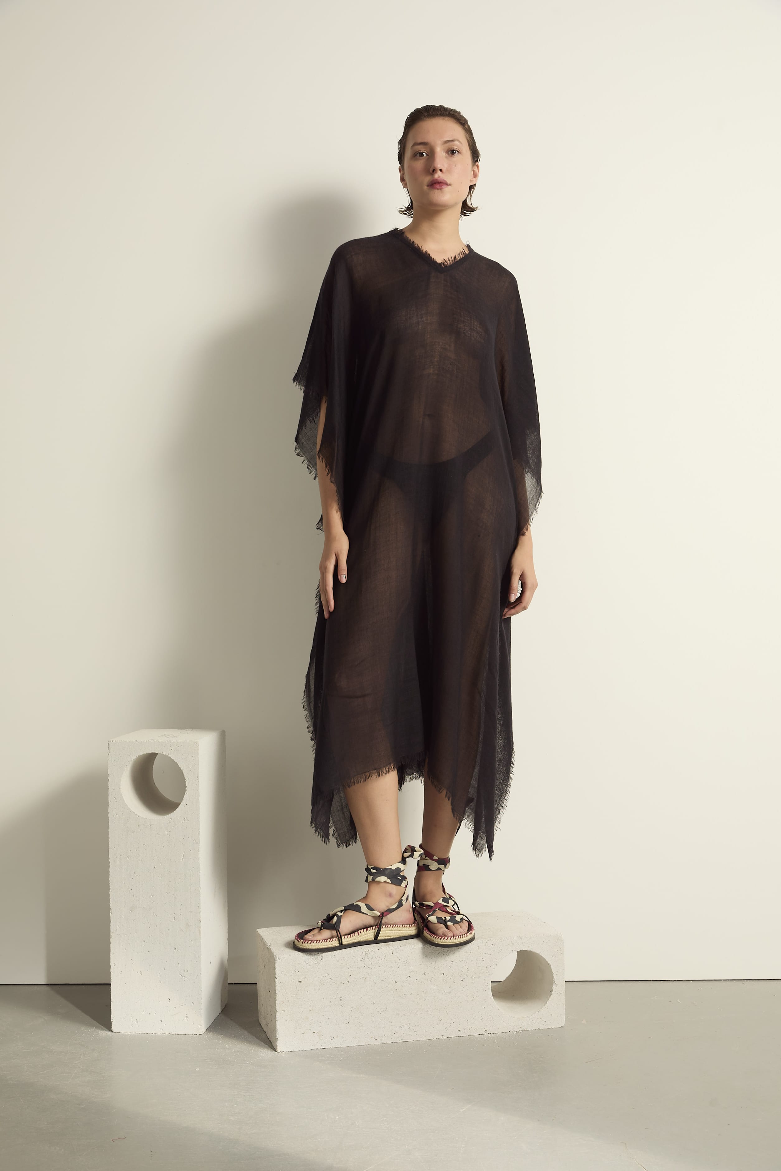 PONCHO LONG RAFAELE ETAMINE DE LAINE - BLACK