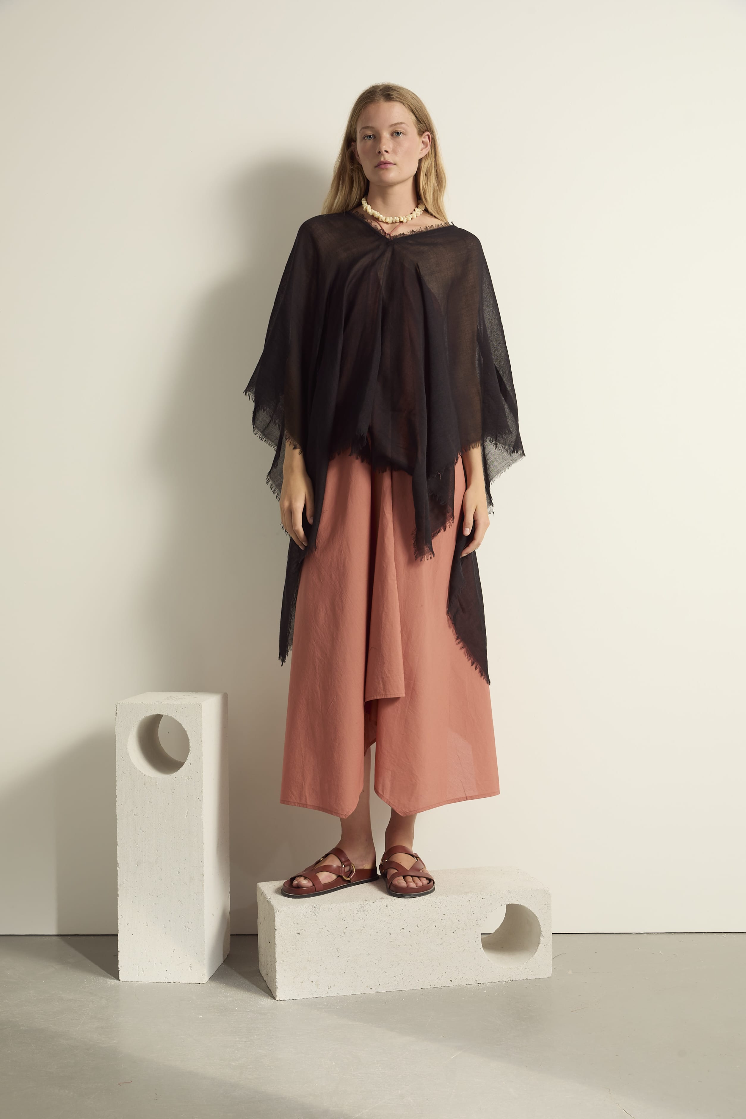 PONCHO COURT RAFAELE ETAMINE DE LAINE - LATTE
