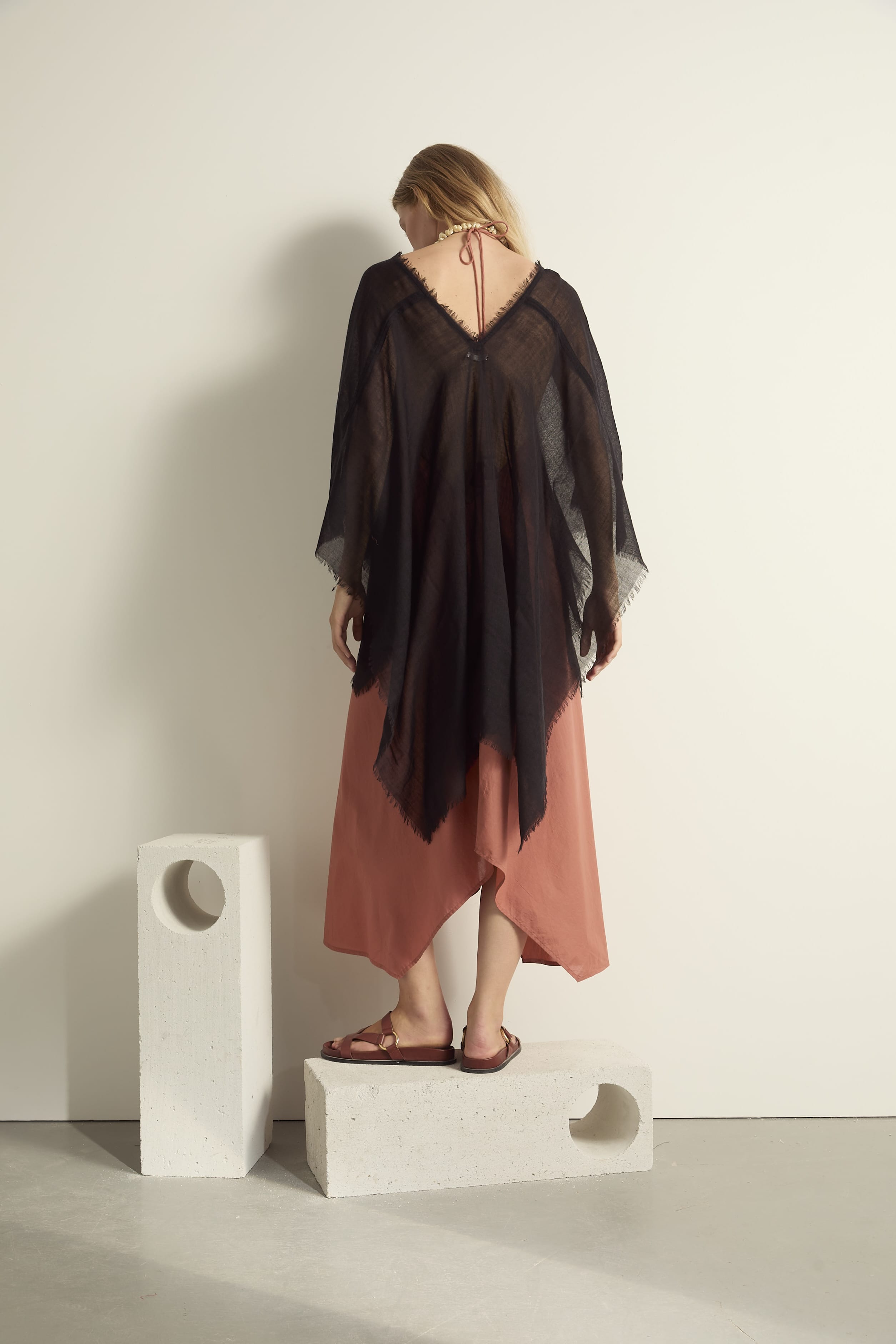 PONCHO COURT RAFAELE ETAMINE DE LAINE - LATTE