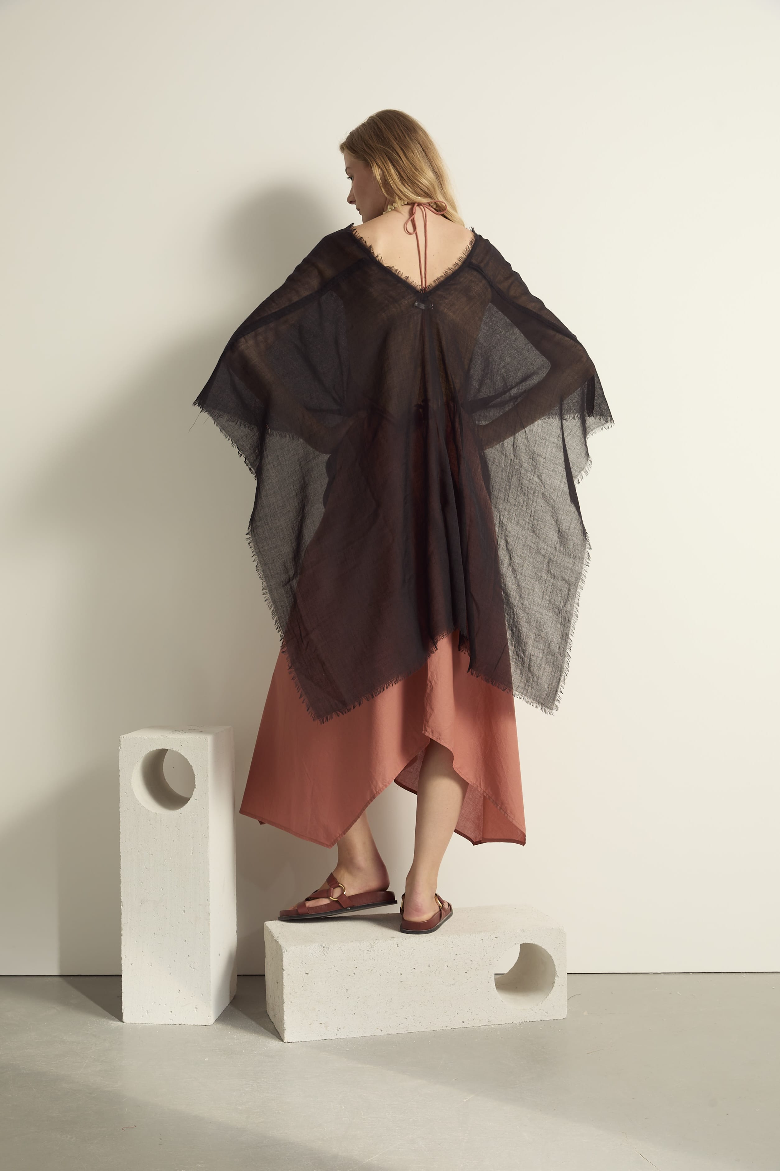 PONCHO COURT RAFAELE ETAMINE DE LAINE - LATTE