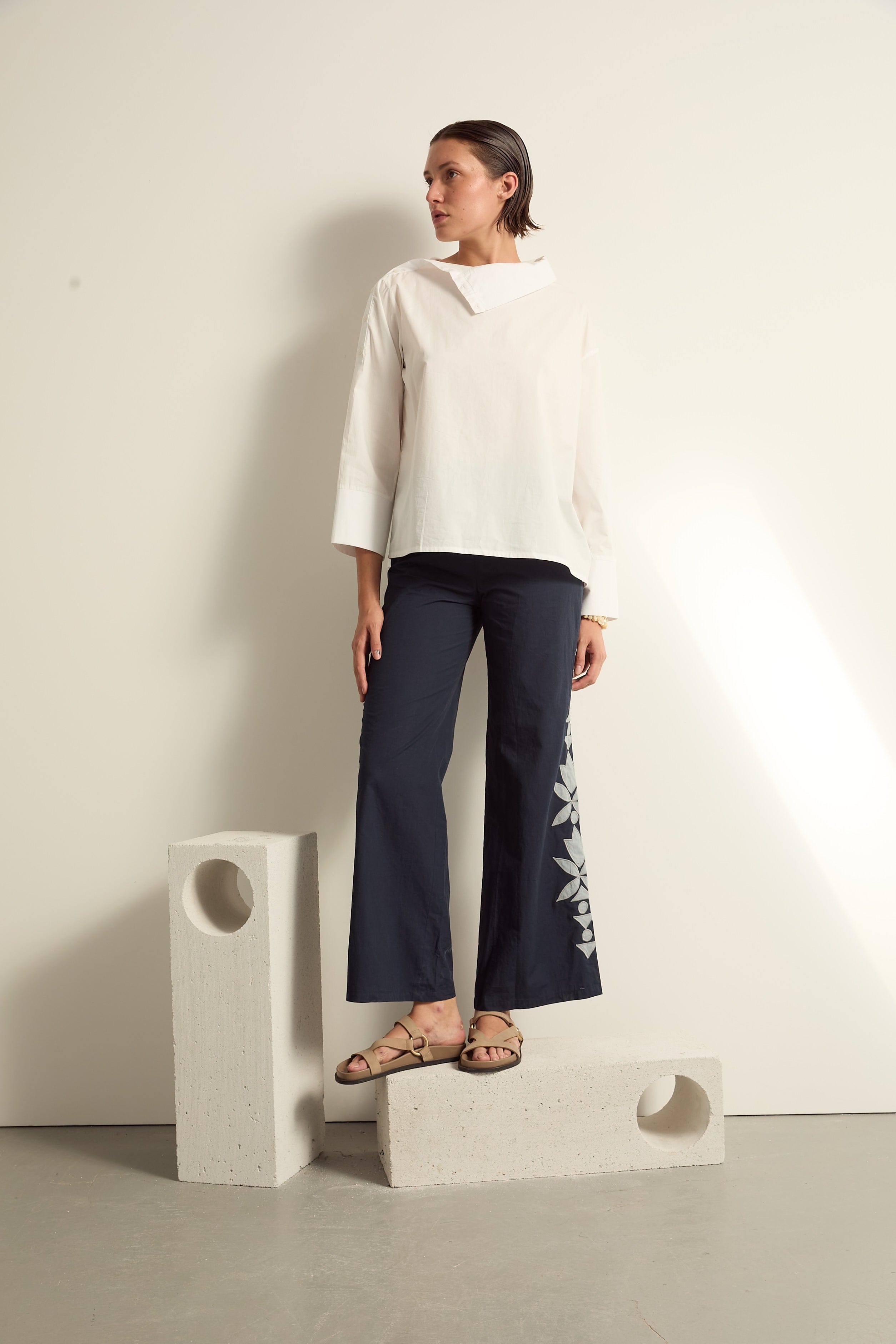 PANTALON ERIKA FLORAL - DELHI BLUE