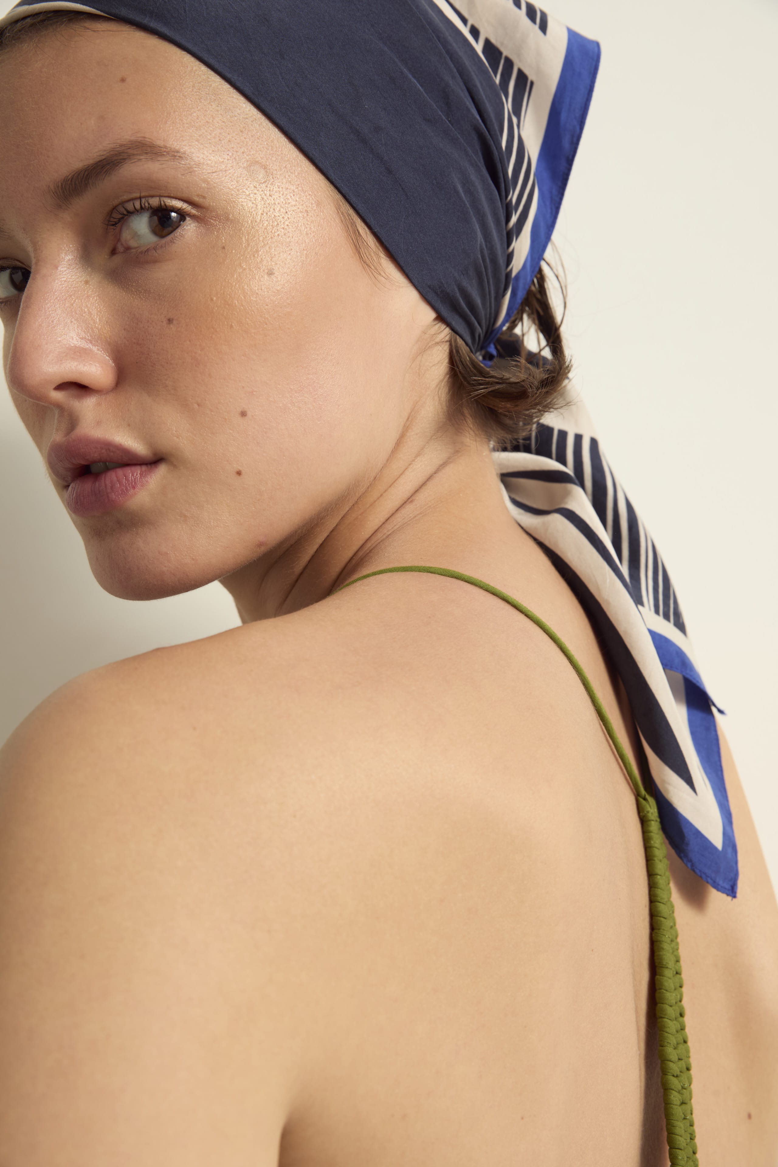 BANDANA IMPRIME CAROUSEL SOIE LAVEE - INK BLUE