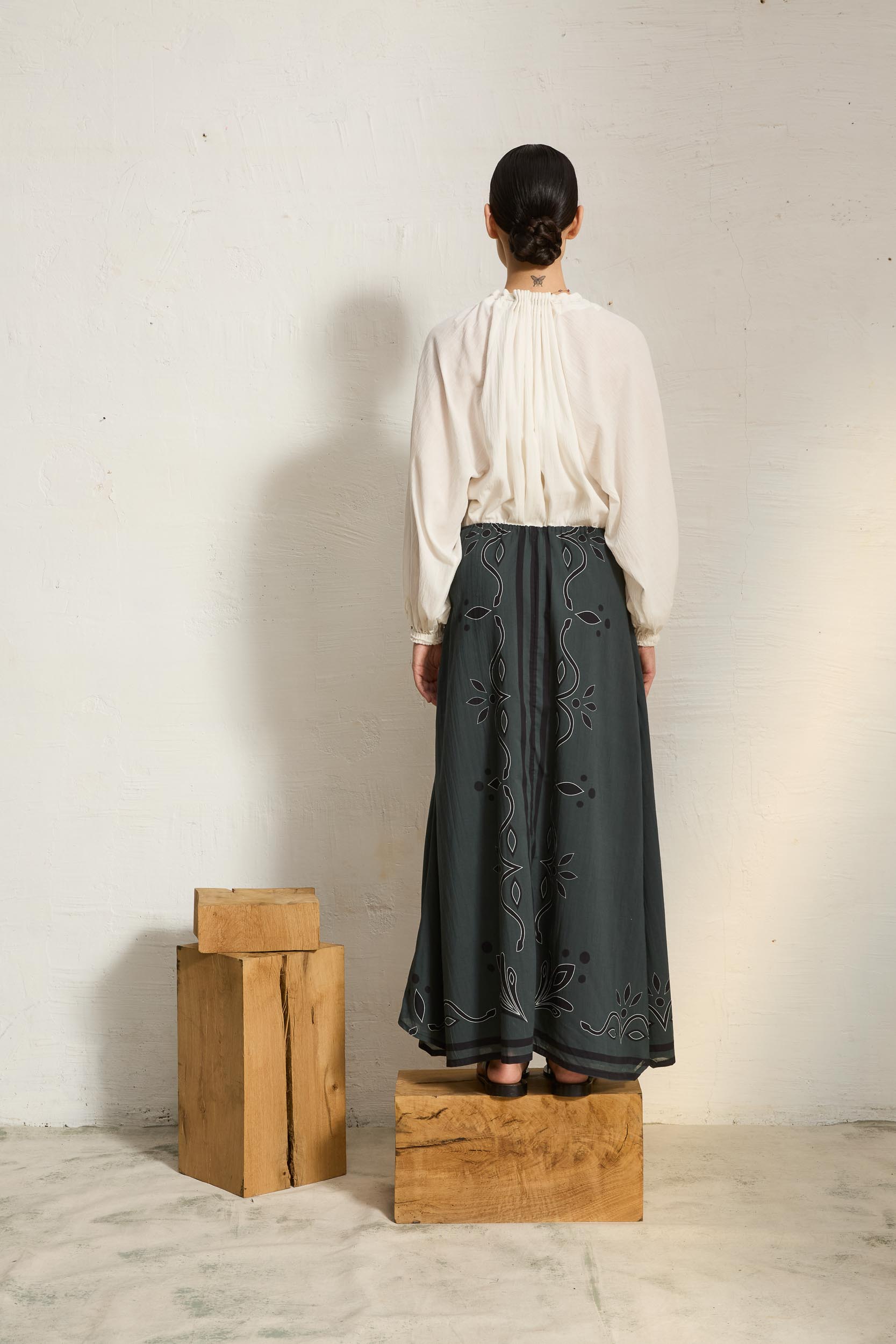 PAO SKIRT WITH ARABESQUE PRINT - SLATE