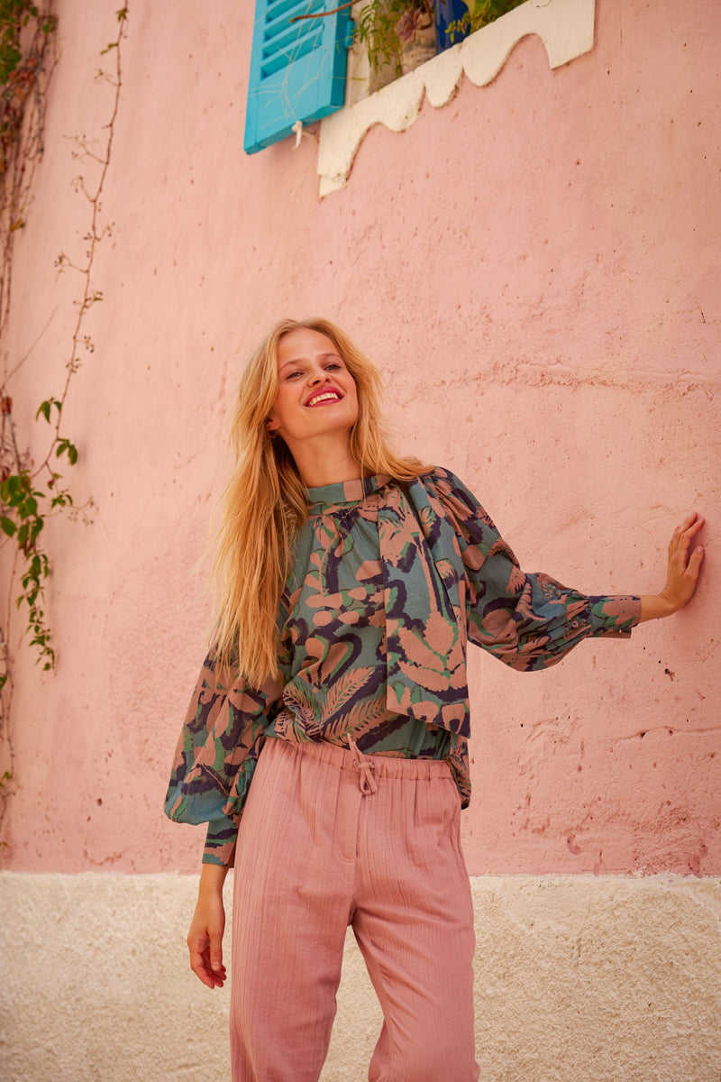BLOUSE ODETTE IMPRIMÉ TROPICAL - DUSTY BLUE