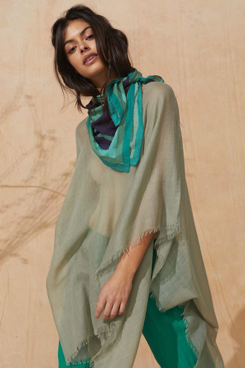 PONCHO COURT RAFAELE ETAMINE DE LAINE - EPICE