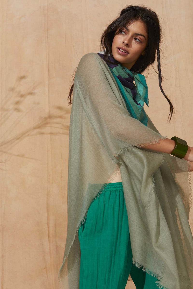 PONCHO COURT RAFAELE ETAMINE DE LAINE - EPICE